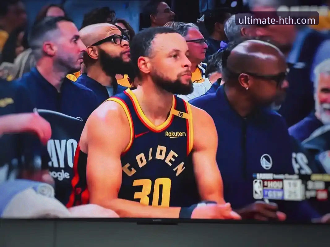 NBA焦点战最新战报：勇士加时险胜火箭，库里缺阵下的团队胜利